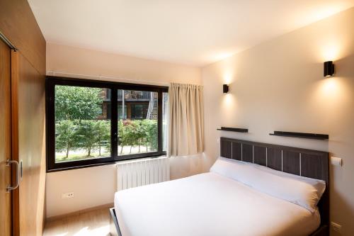 Apartamentos Masella 1600 Apartamentos Sercotel Masella 1600 is a popular choice amongst travelers in Alp, whether exploring or just passing through. The property offers guests a range of services and amenities designed to pro