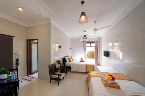 Superior Family Room image 3