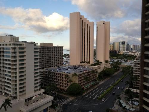 One Bedroom Condos with Lanai near Ala Wai Harbor - Perfect for 2 Guests