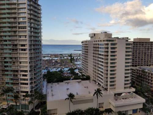 One Bedroom Condos with Lanai near Ala Wai Harbor - Perfect for 2 Guests