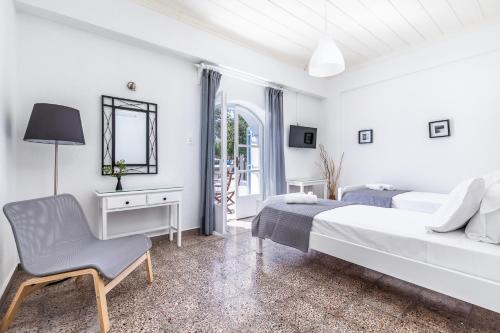 PSARIANOS BEACHFRONT APARTMENTS - image 2