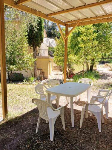 Appartement de 3 chambres avec piscine partagee jardin amenage et wifi a Berre les Alpes