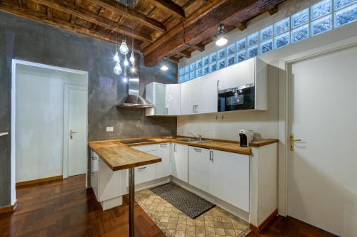 IREX Campo de Fiori - 3 bedrooms with View near Navona & Pantheon, Рим (фото 8)