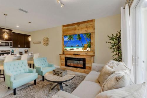 Storey Lake 4 Bed Townhome! townhouse - image 7
