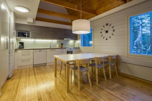 Kitchen, Holiday Home Yllastieva in Nilivaara