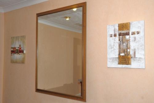 Wimblehurst Hotel - image 12