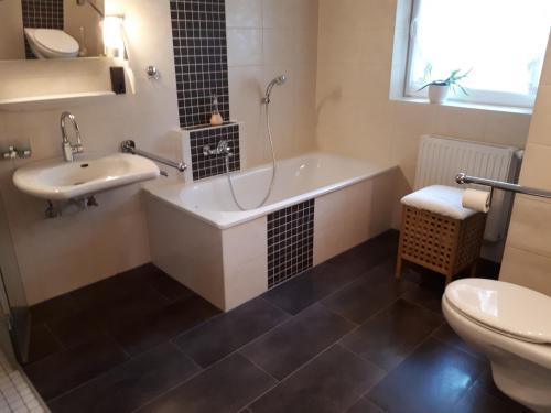 Vannas istaba, Frühjahr und Sommerpreise für barreirefreie Wohnung für 2 Personen in Ostfriesland (Fruhjahr und Sommerpreise fur barreirefreie Wohnung fur 2 Personen in Ostfriesland) in Utarp