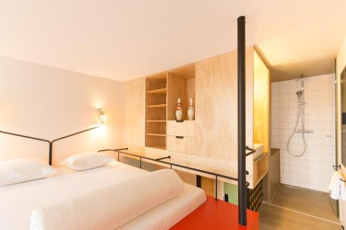 Volkshotel - image 14