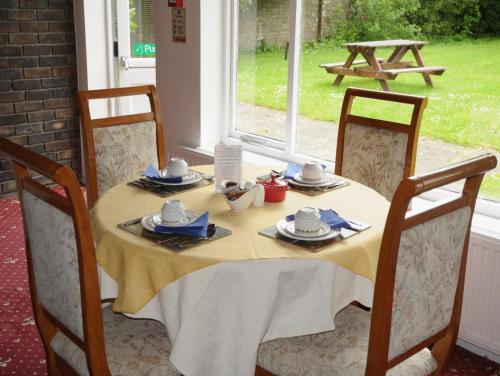 Wimblehurst Hotel - image 8