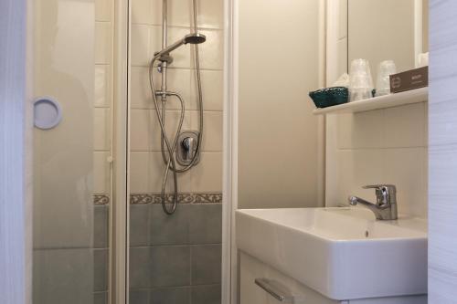 Budget Double Room image 2