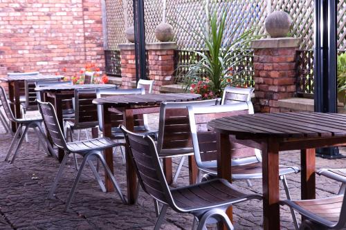 Village Hotel Manchester Cheadle - image 6