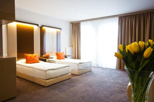 Platinum Palace Apartments - main image