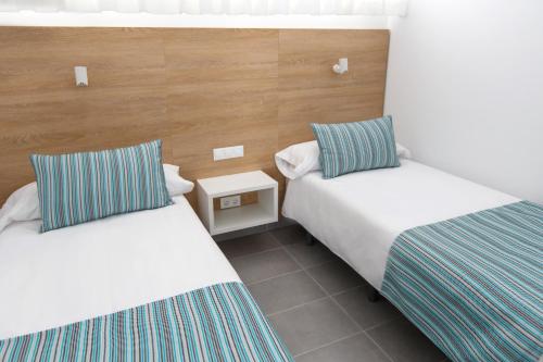2 bedrooms, 4 beds