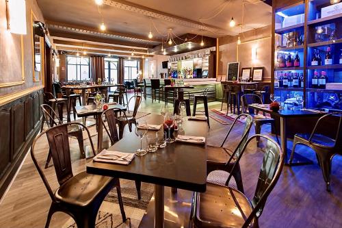 餐廳, Hotel Saint Louis - Au Coeur des Remparts in 艾蓋莫爾泰