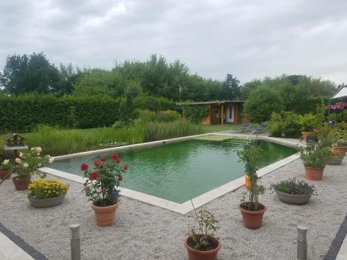 Bassein, Ferienhaus zum Imker in Velten