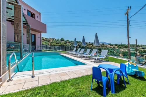 Villa Anthi, a modern villa with salted water pool,hot tub & BBQ!