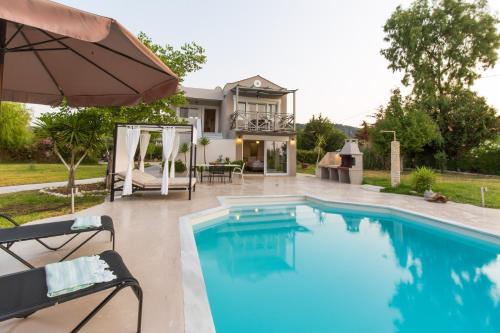Gyra Villas - Seaview Villa Fivos with private pool 1