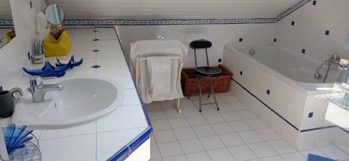 2 chambres et salle de bain un oasis de bien être Piscine et jardin