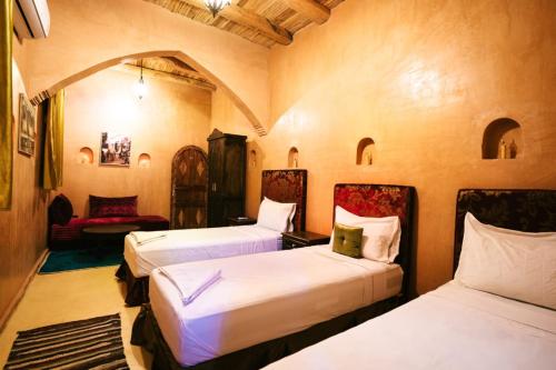 3 twin beds