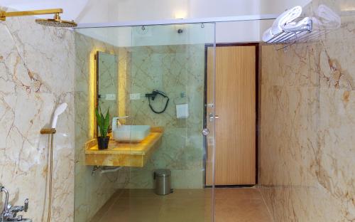 Bathroom, HOTEL ROYAL GRANDE in Thottapalayam
