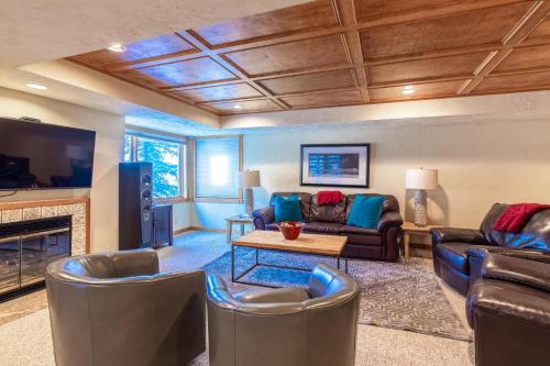 1063 Lowell Avenue - image 3