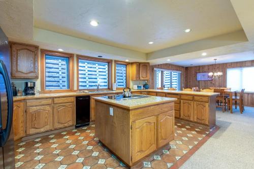 1063 Lowell Avenue - image 10