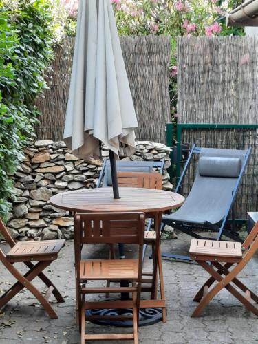 Coquet T2 ,terrasse,parking ,4 kms d Avignon