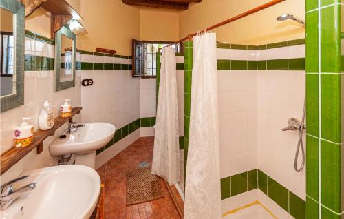  Nice home in Fuentes de Cesna with 6 Bedrooms, Outdoor swimming pool and Swimming pool in Fuentes de Cesna