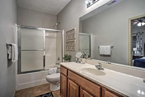 Branson West Villa with Golf Course View and Pool
