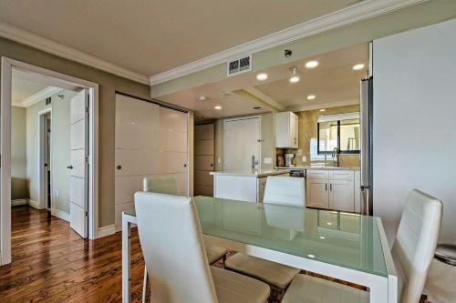 Modern Waterfront Hudson Condo with Resort Pool! in Hudson, USA