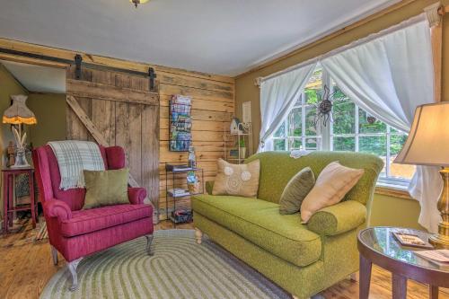 The Country Cottage in Union Mills with Porch! in Union Mills, USA