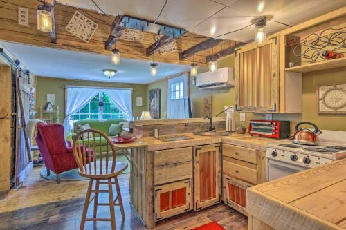 The Country Cottage in Union Mills with Porch! in Union Mills, USA
