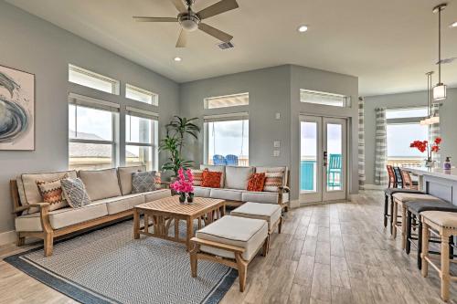 Villa Azul Galveston Home Modern and Beachfront! - image 2