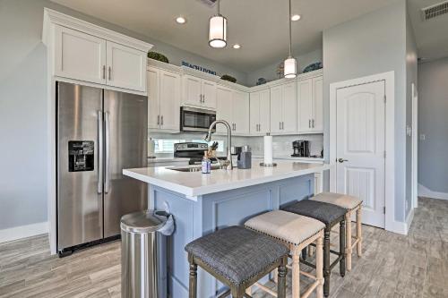 Villa Azul Galveston Home Modern and Beachfront! - image 6