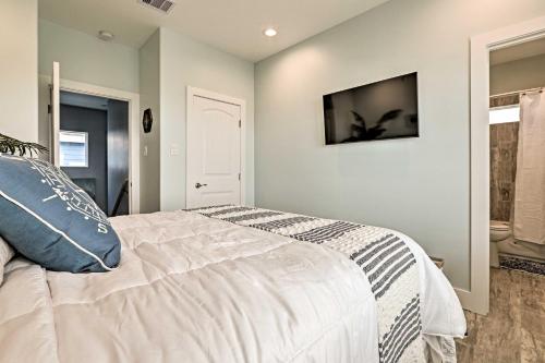Villa Azul Galveston Home Modern and Beachfront! - image 11