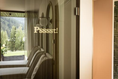 Goldstuck - Adults Only - Photo 4