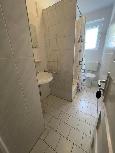 Single Room with Private External Bathroom image 2