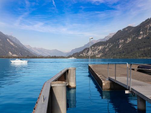 Strandhüsli directly on lake Thun