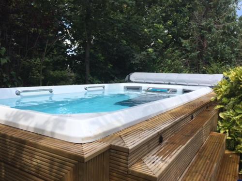 Harrogate boutique lodge with heated pool and hot tub gîte à louer Boston Spa