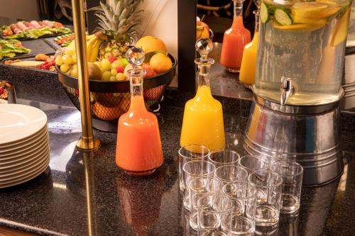 Grand Hotel Chicago - image 8