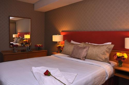 2 bedrooms, 4 beds