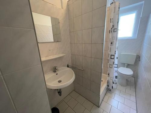 Single Room with Private External Bathroom image 6