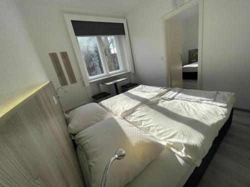 Quadruple Room with Private Bathroom image 3