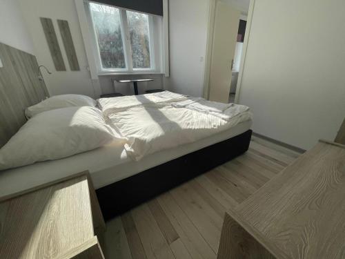 Quadruple Room with Private Bathroom image 5