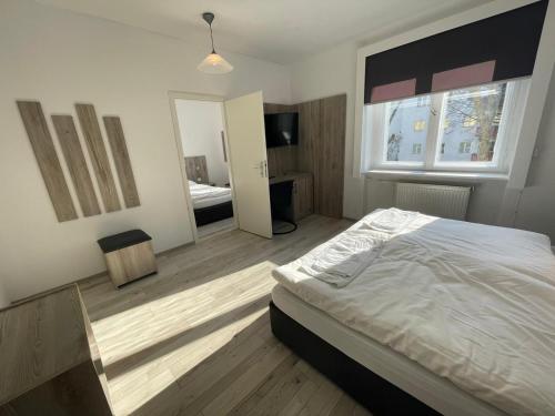 Quadruple Room with Private Bathroom image 6