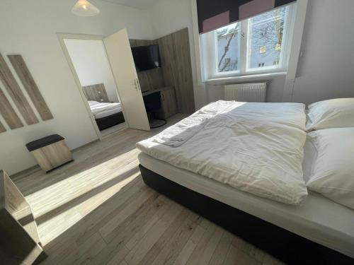 Quadruple Room with Private Bathroom image 7