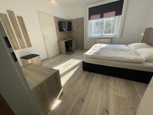 Quadruple Room with Private Bathroom image 8