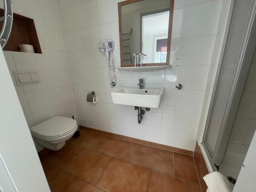 Quadruple Room with Private Bathroom image 10