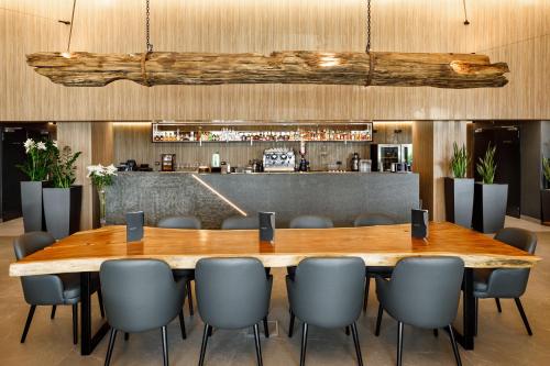 Qosmo Brasov Hotel - image 13