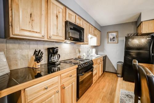 1 BR Condo Walk to Lift and Main St and Pool with View - image 6